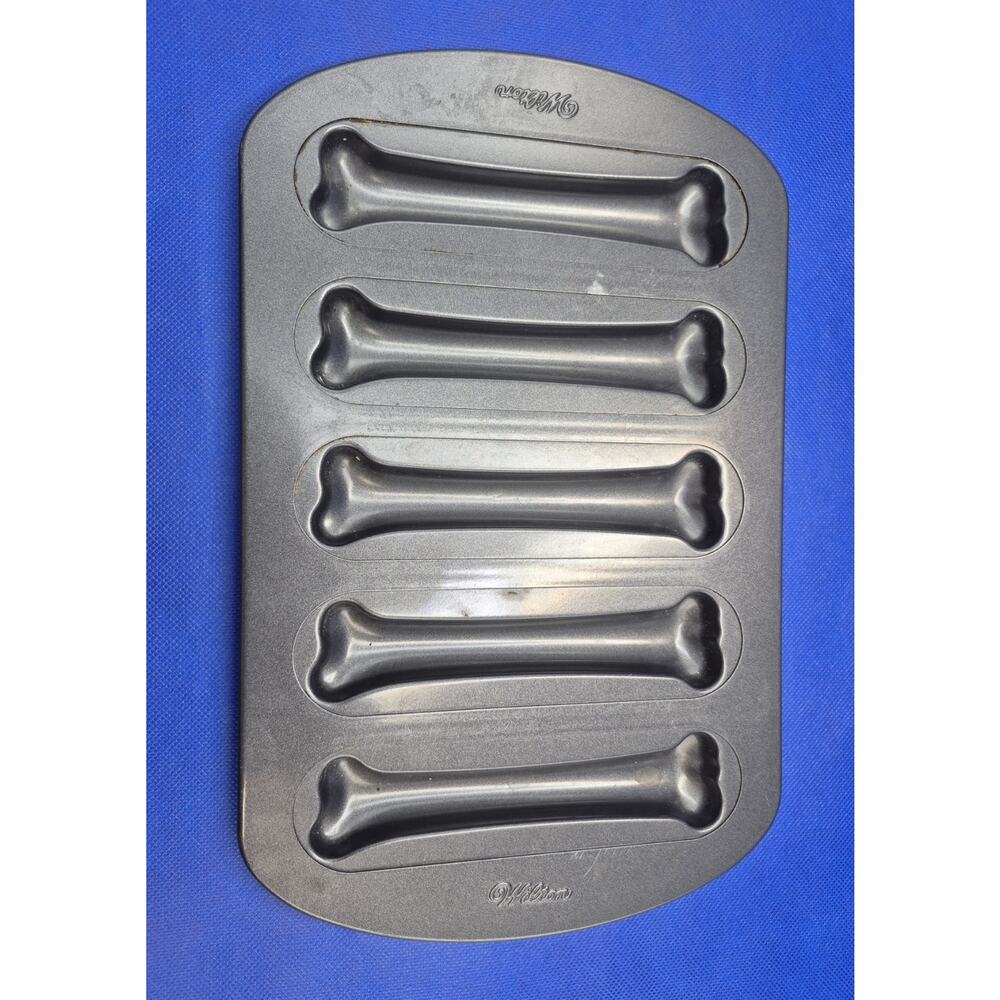 Wilton BONES Baking Pan Cookies Dog Treats Non-Stick Aluminum